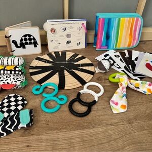 Lovevery the looker play kit 0-12 weeks